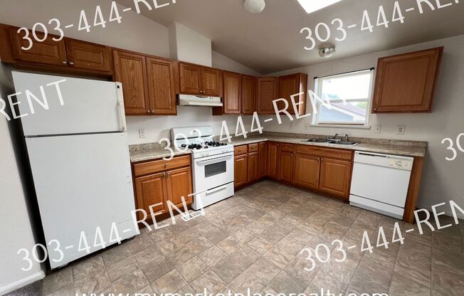 3 beds, 2 baths, $2,095