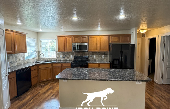 5bed/3bath home w/community pool, fenced yard, covered patio, & a fire place
