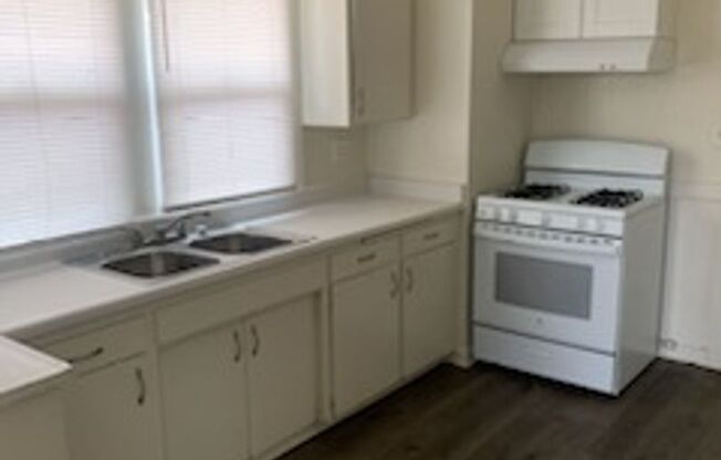 2 beds, 1 bath, $1,450