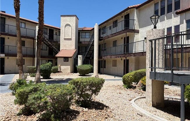 2 Bed, 2 Bath condo ready for move in!