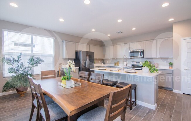 7819 S 44 LN