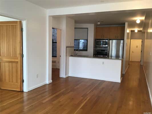 250 MANHATTAN AVE