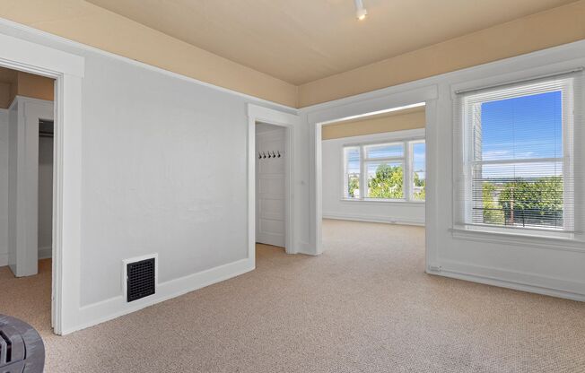 1 Bedroom close to SW! Pets Ok! Walking distance to Providence Park!