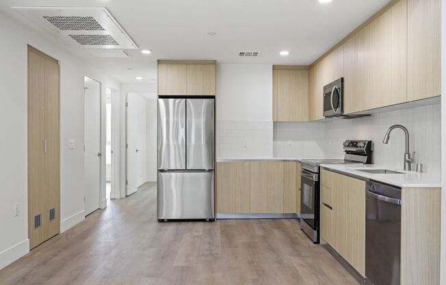 3 beds, 3 baths, 938 sqft, $3,441, Unit 208