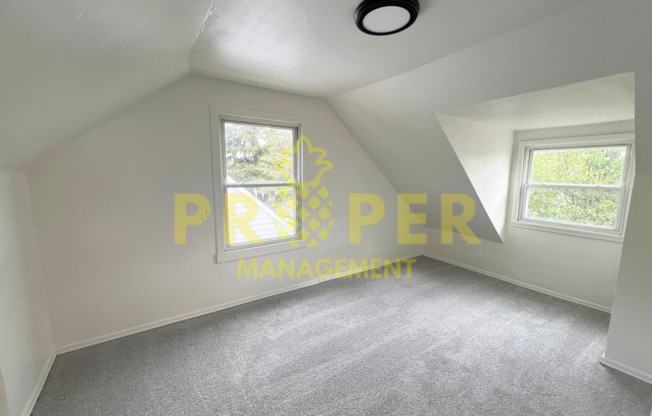 3 beds, 1 bath, $1,100