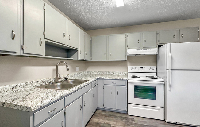 2215 WASHINGTON PIKE