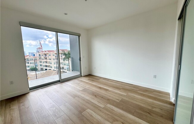 957 FIGUEROA TERRACE