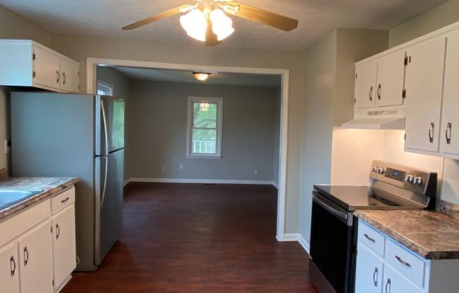 Spacious 3 Bedrooms Located in Hermitage / Private Wooded Backyard / Covered Front Porch / Stainless Steel Appliances