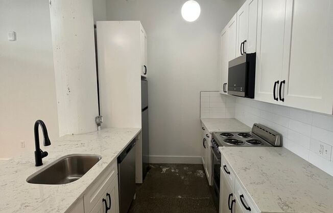 2 beds, 1 bath, 725 sqft, $2,275, Unit 527