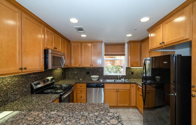 Beautiful & Spacious 3bd Condo With Great Amenities In Gated Property