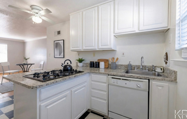 2 beds, 1 bath, 950 sqft, $1,370, Unit 03