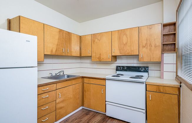 Studio, 1 bath, 400 sqft, $1,195, Unit C17