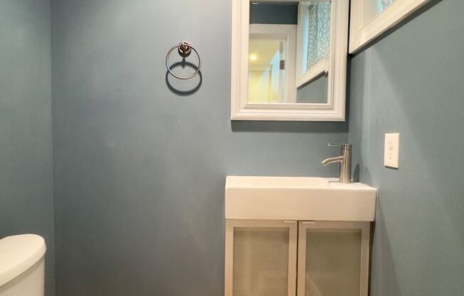 Charming 3 Bedroom/2.5 Bathroom Duplex in Hampden!