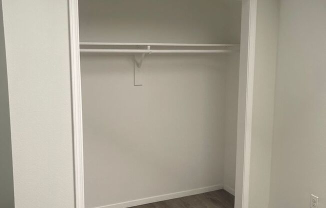 2 beds, 1 bath, 700 sqft, $1,400, Unit 220