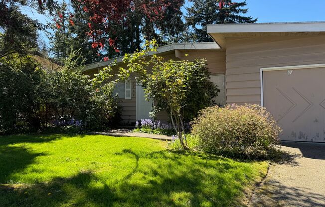 Charming 3BD/1.5BTH Home for Lease in Edmonds Near Swedish!