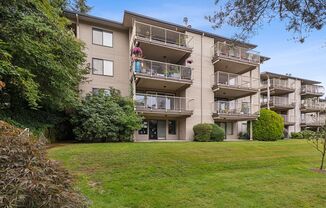 2 Bed / 2 Bath large Mercer Island condo $2,995/mo