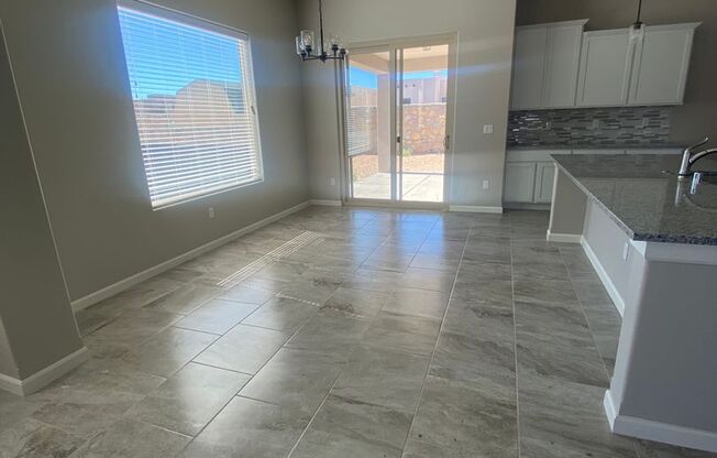 Newer 3 Bedroom+ Office Near Red Hawk Golf Course