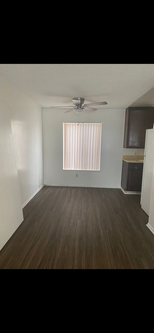 3 beds, 1.5 baths, 1,106 sqft, $1,400, Unit 203