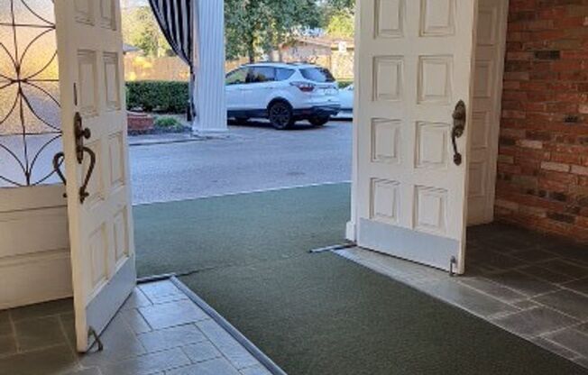 1 bed, 1 bath, $850, Unit # 350A