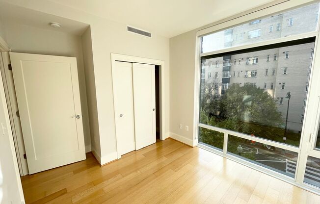 2 beds, 1 bath, $4,350, Unit 409