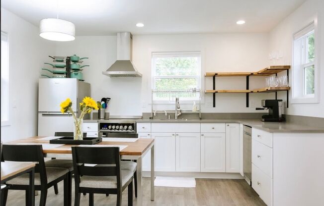 Ballard ADU, 2bd/1ba, Private, Newer Construction