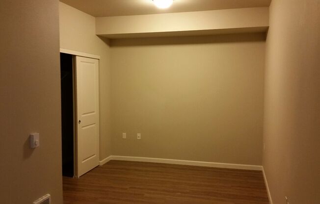 1 bed, 1 bath, 450 sqft, $1,250, Unit 405