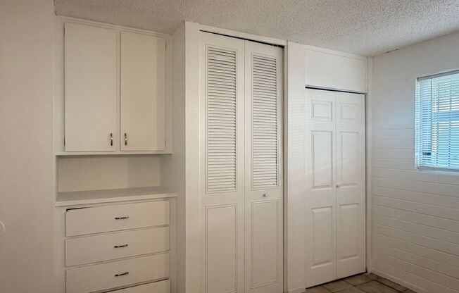 Charming 2-Bedroom/1 Bathroom Apartment in Quiet Fourplex