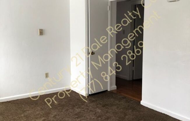 2 beds, 1 bath, $995, Unit Apt D