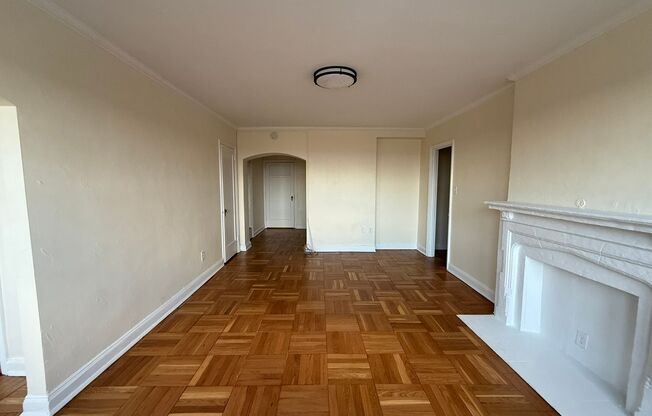 Studio, 1 bath, 413 sqft, $1,425, Unit Royal York 415