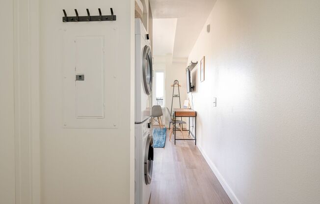 Studio, 1 bath, 351 sqft, $1,349, Unit Unit 408 - Furnished