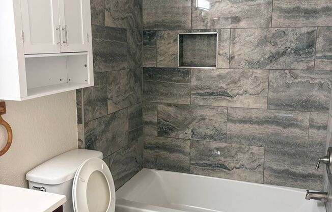 1 BEDROOM/1 BATHROOM/LOFT/1 CAR GARAGE CONDO IN MESA (BROWN RD & CENTER ST) Holiday Move in SPECIAL !!! *** 50% OFF RENT, THE MONTH YOU MOVE IN ***