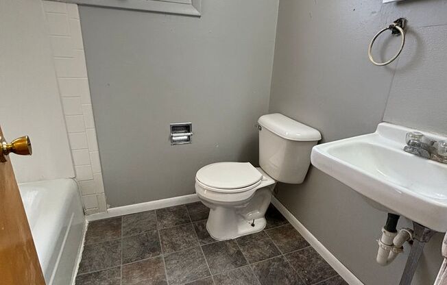 821 W 8th