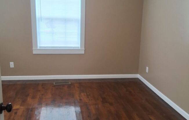 2 beds, 1 bath, $1,100