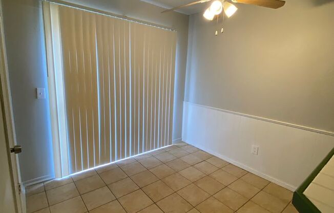 2 Bedroom 1.5 Bath Apt at the Monterey Square Apts NW OKC