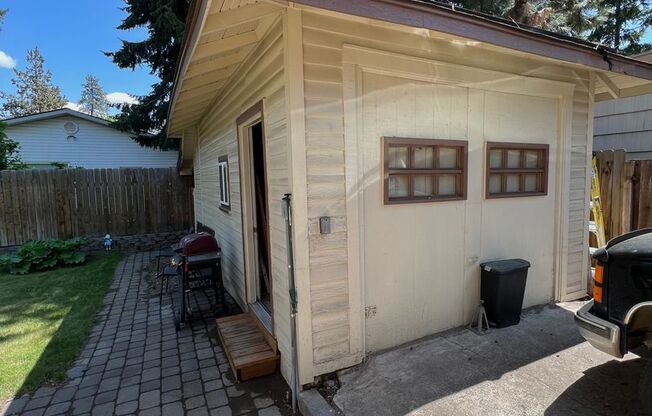 2 beds, 1 bath, $2,100