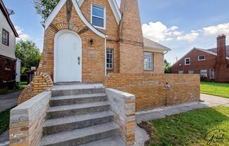 4 beds, 2 baths, $1,695