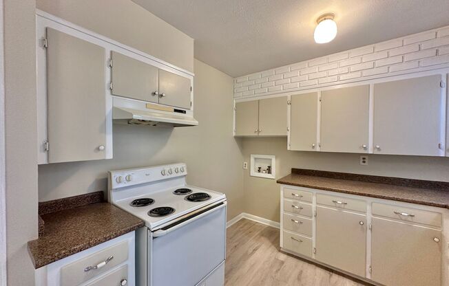 3 beds, 1 bath, $1,100