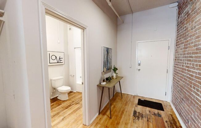 Studio, 1 bath, 806 sqft, $1,350, Unit 206