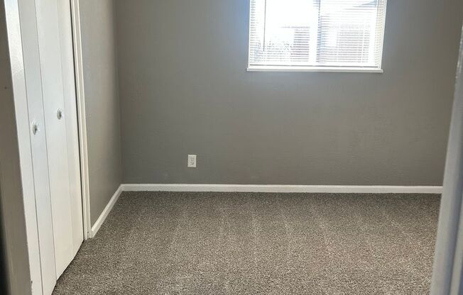 2 beds, 1 bath, 750 sqft, $1,070, Unit B08 1050 14