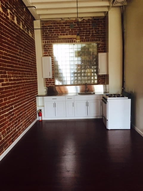 Studio, 1 bath, 700 sqft, $2,195