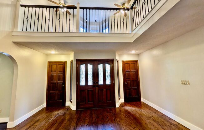 **$1500 OFF 2ND FULL MONT'S RENT** Beautiful Home in Lake Oswego with Private Sports Court in the Sought After Westview Estates!