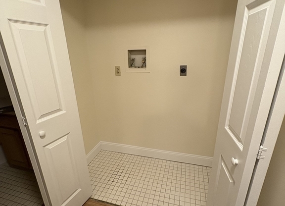 3 beds, 2 baths, 1,198 sqft, $4,400, Unit 34