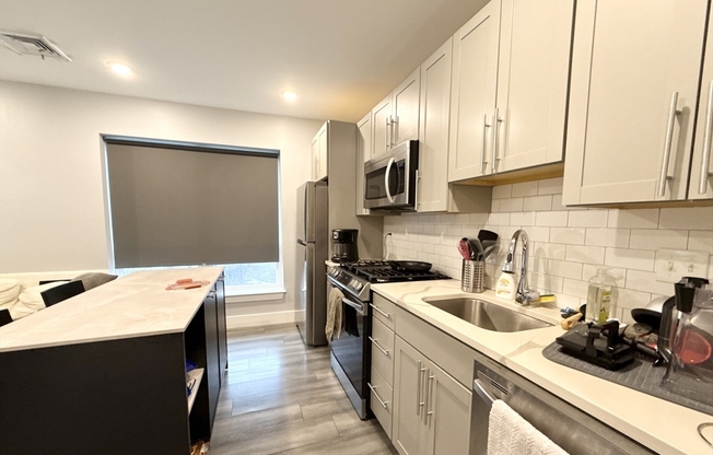 2 beds, 2 baths, 475 sqft, $4,200, Unit 301