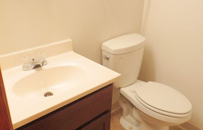 2 beds, 1 bath, 850 sqft, $1,299, Unit 5806-3 Russett