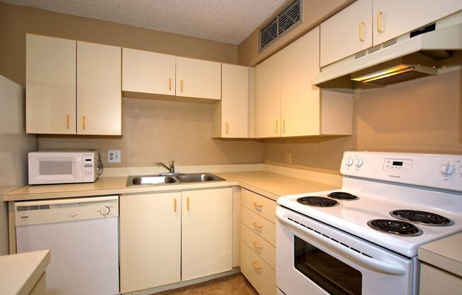 Nice 1 bed/ 1 bath second-floor condo at Lakewood Park Condominium