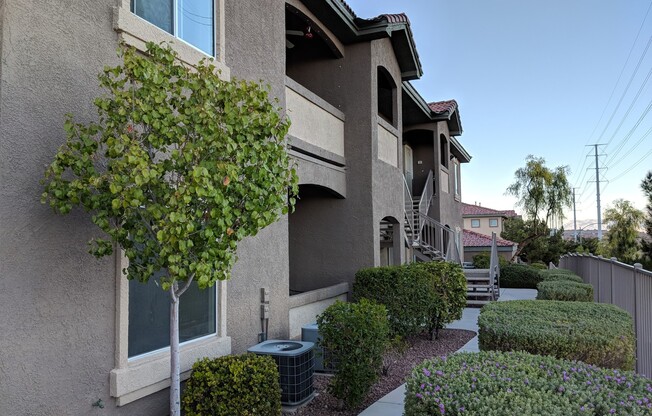 3504 DESERT CLIFF ST #203