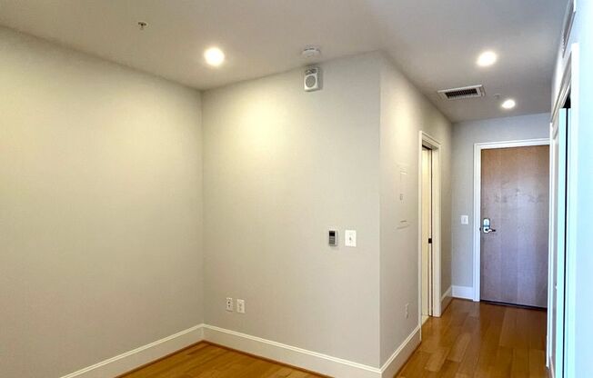 1 bed, 1 bath, $3,250, Unit 920