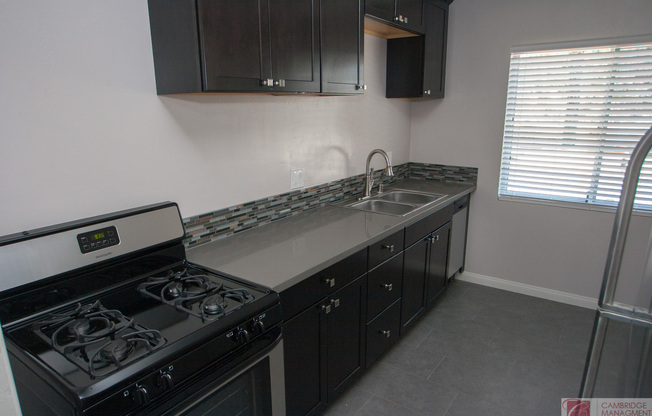 2 beds, 1 bath, $2,595