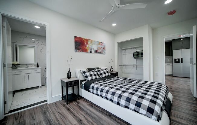 2 beds, 2 baths, 842 sqft, $2,300, Unit 207