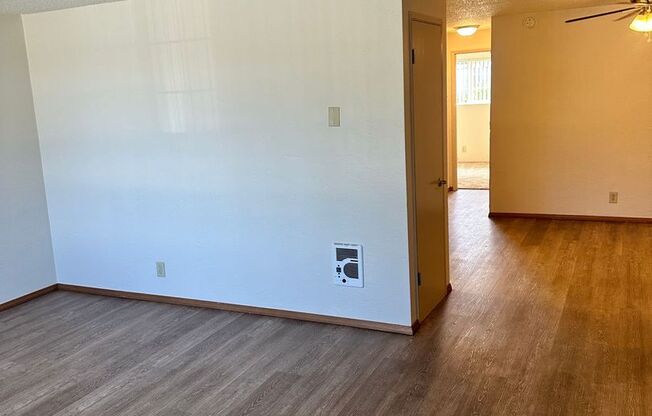 2 beds, 1 bath, 850 sqft, $1,395, Unit Unit - 11